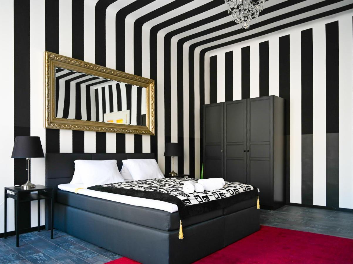 Apartment Highlight St Charles Church *